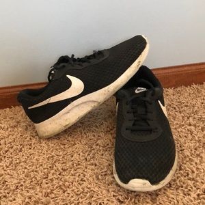 Nike Tanjun Black Shoes